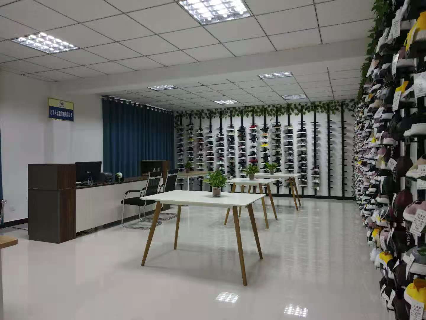 样品展厅全品类布鞋展示